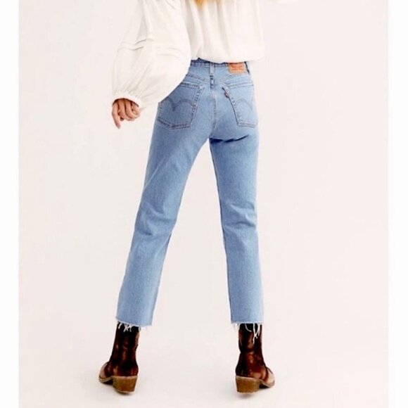 Levi's Wedgie Distressed Jeans Size 26 - Picture 7 of 7